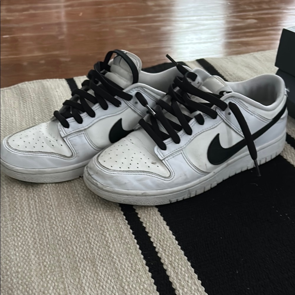 Nike dunks size 9.5
